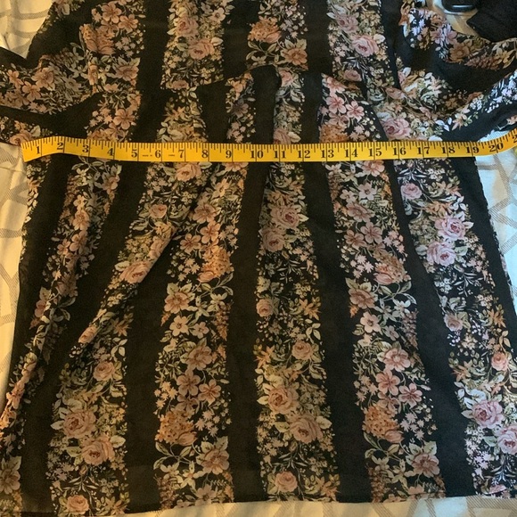 Forever 21 sheer floral top - Picture 8 of 8